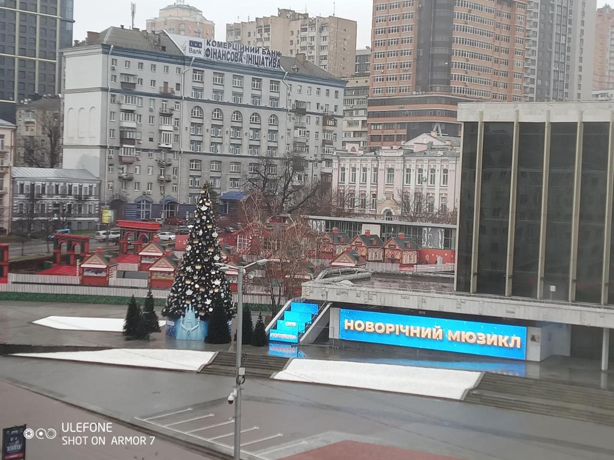 Двухкомнатная Квартира С Видом На Дворец Украина เคียฟ ภายนอก รูปภาพ