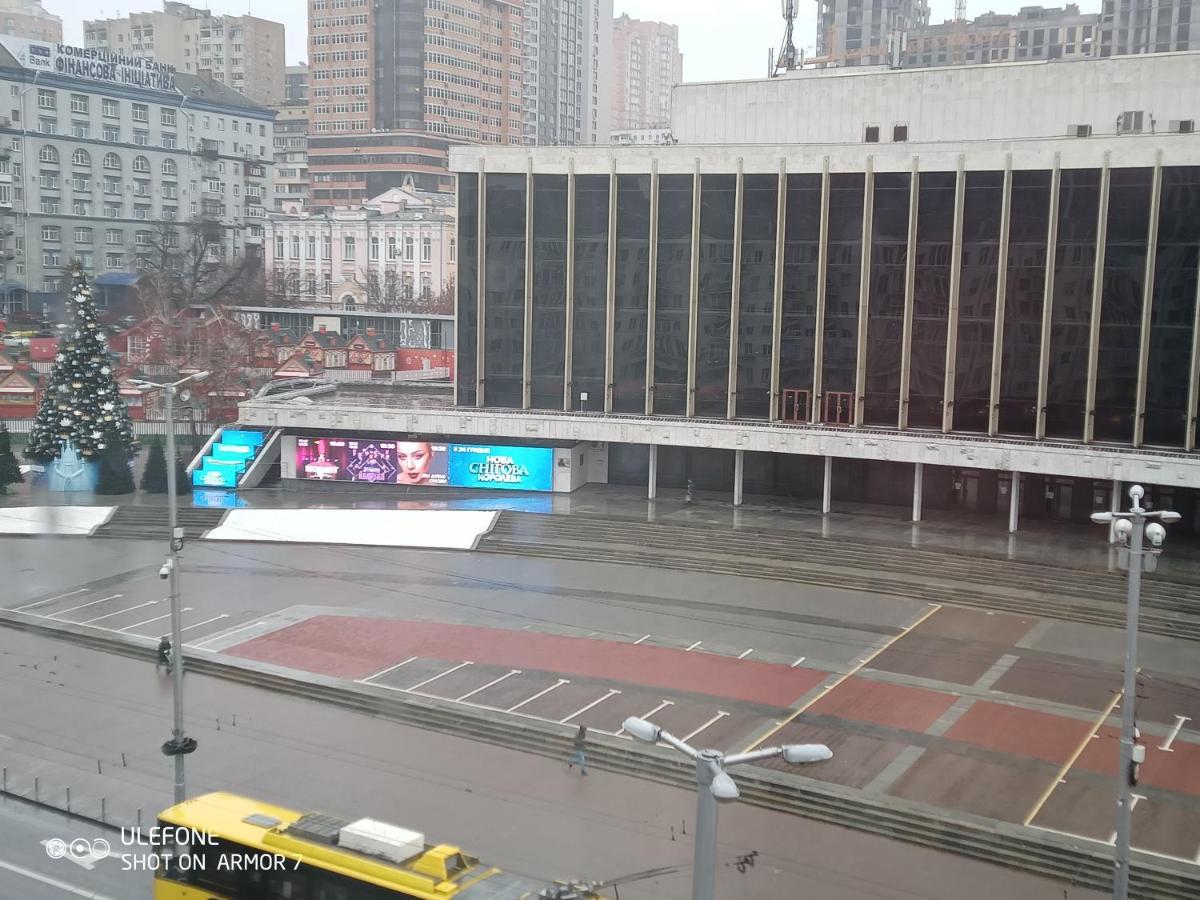 Двухкомнатная Квартира С Видом На Дворец Украина เคียฟ ภายนอก รูปภาพ